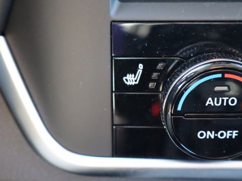 Used 2025 Nissan Rogue SV image 23