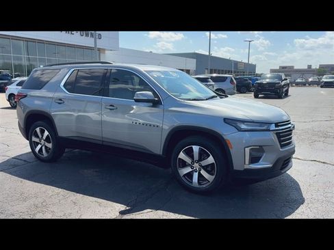 Certified 2023 Chevrolet Traverse LT w/ LT Premium Package AWD/4WD image 2