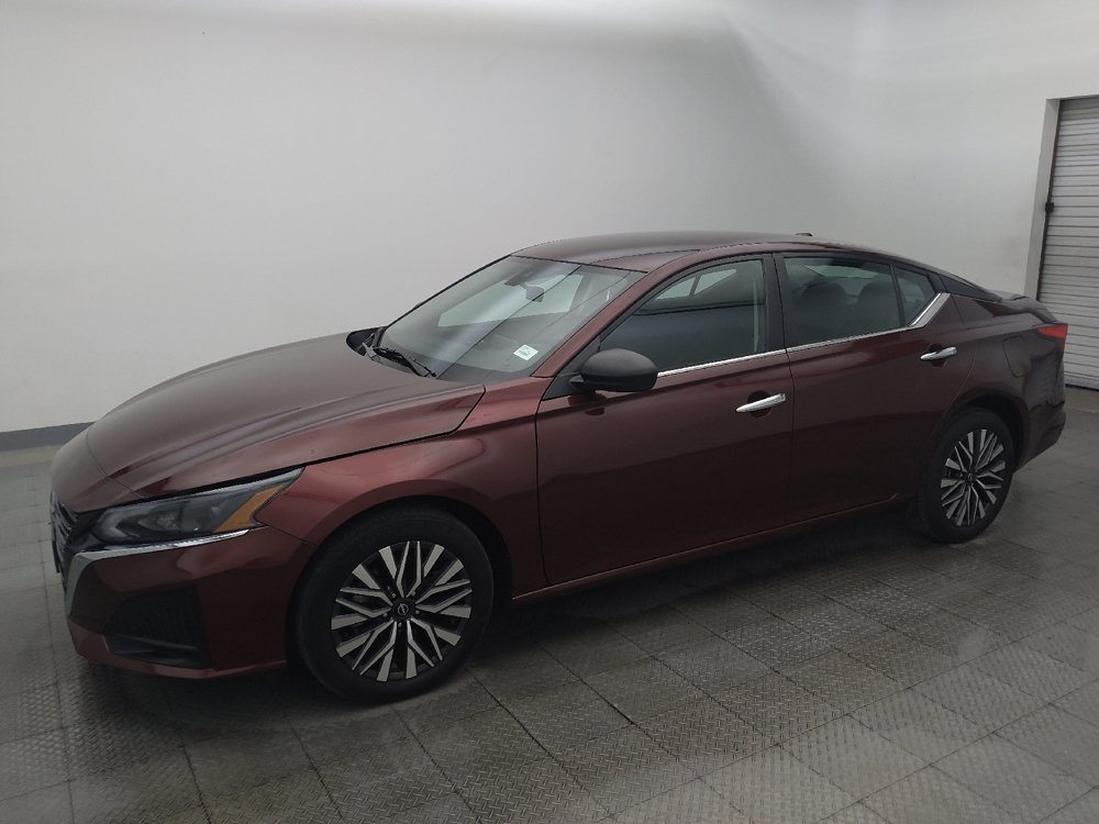 Used 2025 Nissan Altima 2.5 SV AWD/4WD image 2