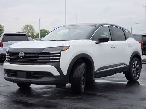 Used 2025 Nissan Kicks SV AWD/4WD image 13