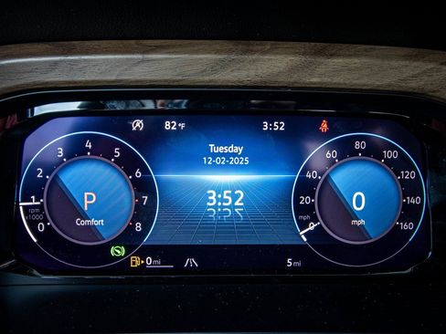 New 2026 Volkswagen Atlas SE image 2