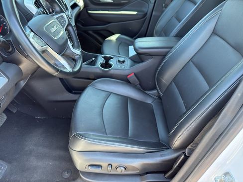 Used 2023 GMC Terrain SLT image 11