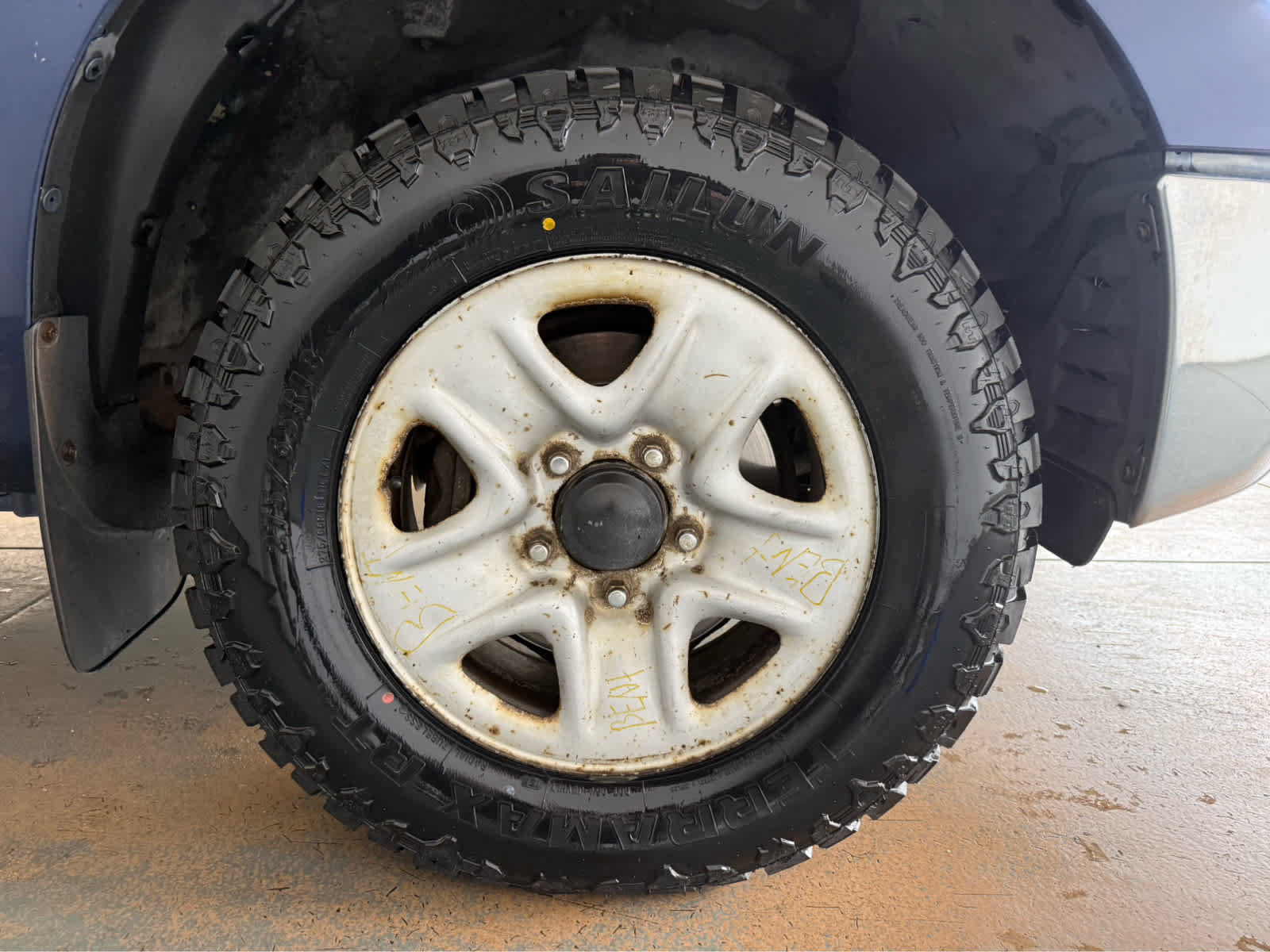 Used 2013 Toyota Tundra 4x4 CrewMax w/ Tow Pkg image 11