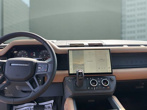 New 2026 Land Rover Defender 110 X-Dynamic SE AWD/4WD image 18