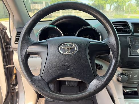 Used 2011 Toyota Highlander 4WD w/ Tow Pkg image 21
