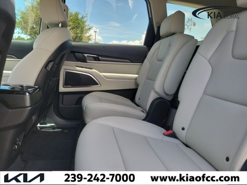 Used 2025 Kia Telluride S FWD image 15