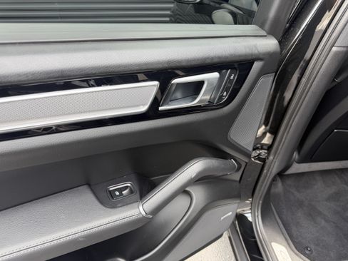 Certified 2023 Porsche Cayenne Platinum Edition AWD/4WD image 25