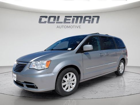 Used 2015 Chrysler Town & Country Touring FWD image 1
