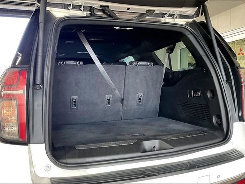 Used 2022 Chevrolet Suburban Premier image 21