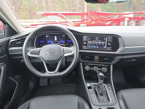 Used 2022 Volkswagen Jetta SE image 12