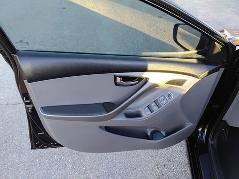 Used 2012 Hyundai Elantra GLS w/ Comfort Pkg 2 image 9