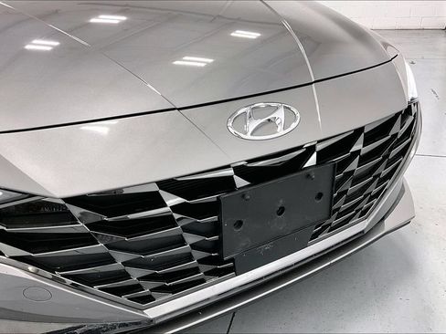Used 2023 Hyundai Elantra Limited FWD image 33