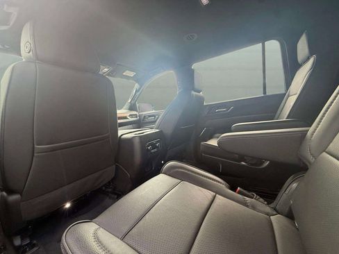 Used 2025 GMC Yukon XL Denali AWD/4WD image 40