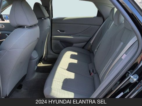 Used 2024 Hyundai Elantra SEL image 15