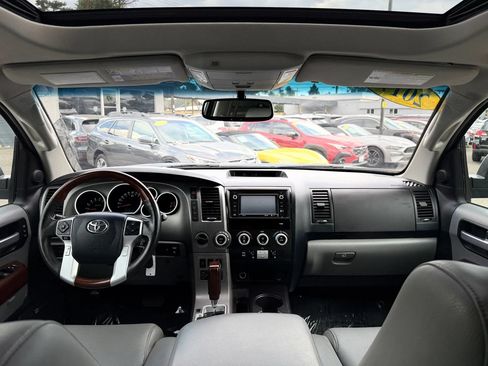 Used 2017 Toyota Sequoia Platinum AWD/4WD image 30