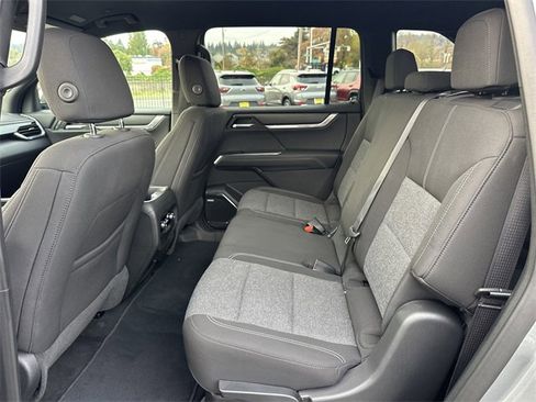 Used 2025 GMC Acadia Elevation image 11