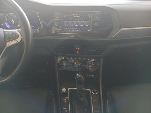 Used 2024 Volkswagen Jetta SE FWD image 3