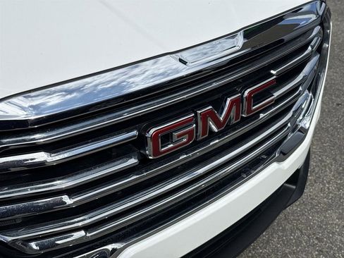 Used 2024 GMC Terrain SLT image 27