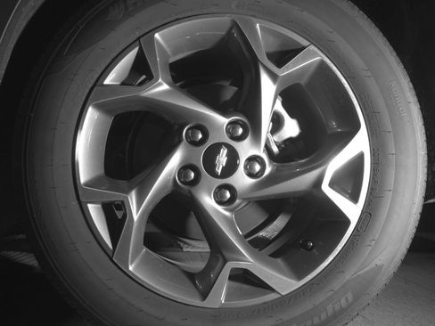 Used 2025 Chevrolet Trax LT FWD image 14