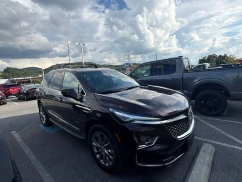 Used 2022 Buick Enclave Avenir w/ Avenir Technology Package AWD/4WD image 3