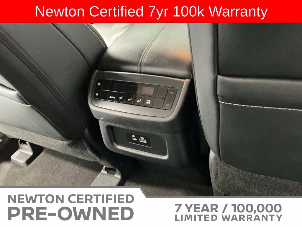 Used 2023 Nissan Pathfinder SL AWD/4WD image 19