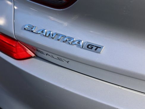 Used 2018 Hyundai Elantra GT image 9