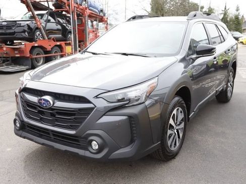 Used 2025 Subaru Outback Premium AWD/4WD image 7