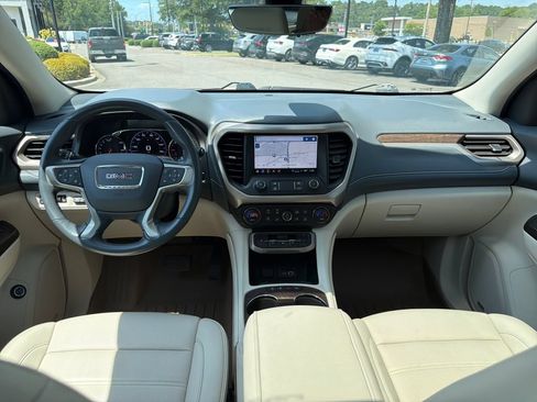 Used 2021 GMC Acadia Denali w/ Denali Technology Package FWD image 2