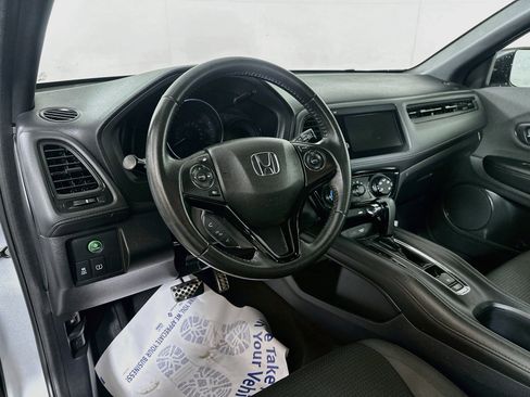 Used 2019 Honda HR-V Sport image 9