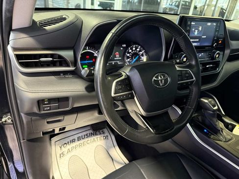 Used 2022 Toyota Highlander XLE AWD/4WD image 23