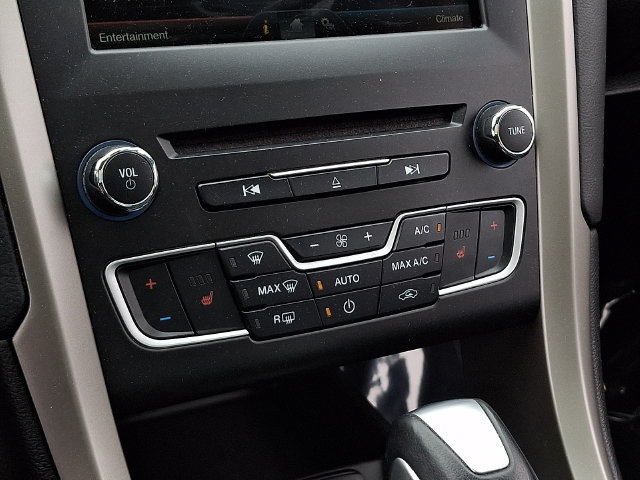 Used 2016 Ford Fusion SE w/ Equipment Group 202A FWD image 16