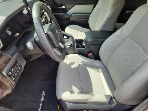 Used 2024 Toyota Tacoma Limited w/ Limited Package (LT) AWD/4WD image 20
