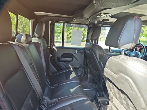 Used 2021 Jeep Gladiator Rubicon AWD/4WD image 16