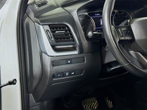 Used 2025 Nissan Rogue SV w/ SV Premium Package image 8