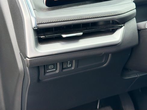 Certified 2025 Cadillac XT4 Premium Luxury FWD image 10