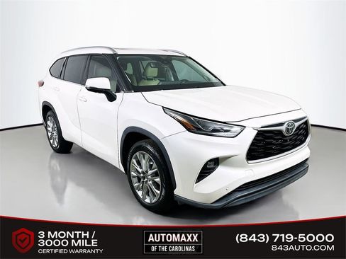 Used 2021 Toyota Highlander Limited FWD image 1