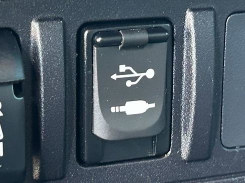 Used 2019 Toyota Tacoma SR5 AWD/4WD image 13