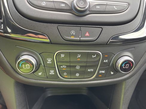 Used 2022 Chevrolet Equinox RS w/ LPO, Floor Liner Package image 32