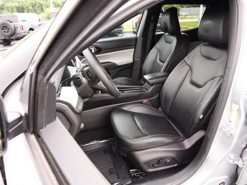 Used 2025 Jeep Compass Limited AWD/4WD image 8