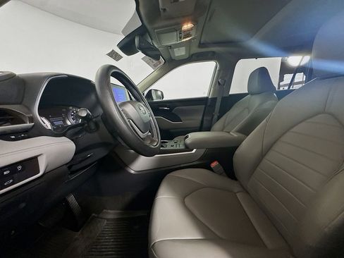 Used 2024 Toyota Highlander XLE image 20
