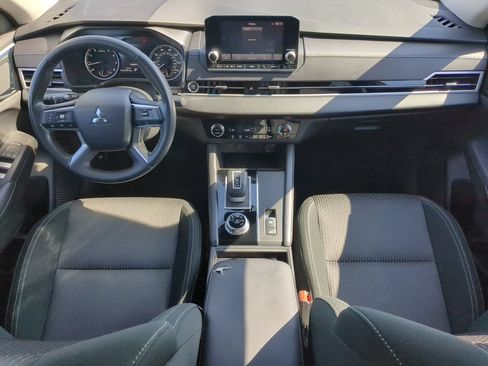 Used 2024 Mitsubishi Outlander ES FWD image 11