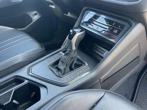 Used 2022 Volkswagen Tiguan SE R-Line image 29