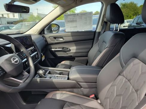 New 2026 Nissan Pathfinder Platinum FWD image 8