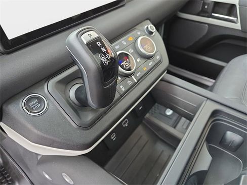 Used 2023 Land Rover Defender 110 SE image 24