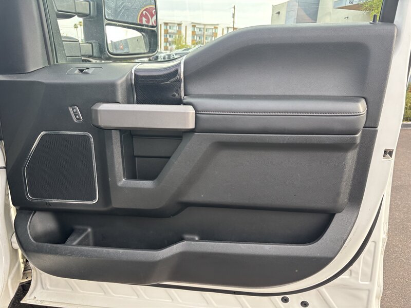 Used 2020 Ford F350 Platinum w/ Tremor Off-Road Package AWD/4WD image 28