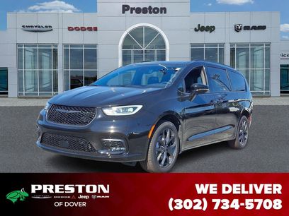 New 2026 Chrysler Pacifica Limited w/ S Appearance Package