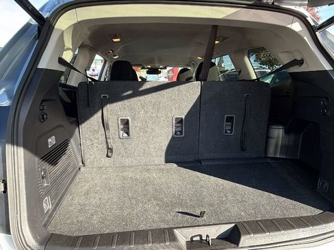 Used 2024 Subaru Ascent Premium w/ Convenience Package image 13