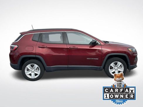 Used 2022 Jeep Compass Latitude image 2