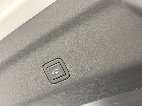 Used 2021 Chevrolet Tahoe High Country RWD image 28