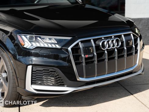 Used 2023 Audi SQ7 Premium Plus w/ Towing Package image 2